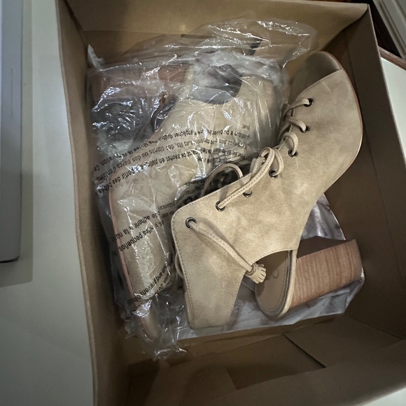 Jessica Simpson Tilory - Picture 1 of 4